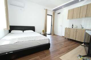 Апартаменты Spa Resort Bevilacqua Будва Апартаменты с балконом и видом на сад-1